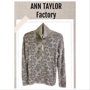 NEW Ann Taylor Factory Sweater Turtle Neck Sweater Stunning Floral Print Size M
